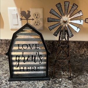 Decorative Farmhouse Sign and Windmill